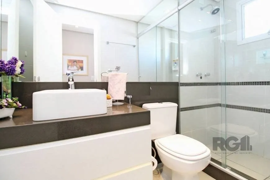 Imagem EXCELENTE OPORTUNIDADE! 120m2, 2 VAGAS, ANDAR ALTÍSSIMO COM VISTA PARA AEROPORTO! Apartamento 3 dormitórios (sendo 1 suíte)