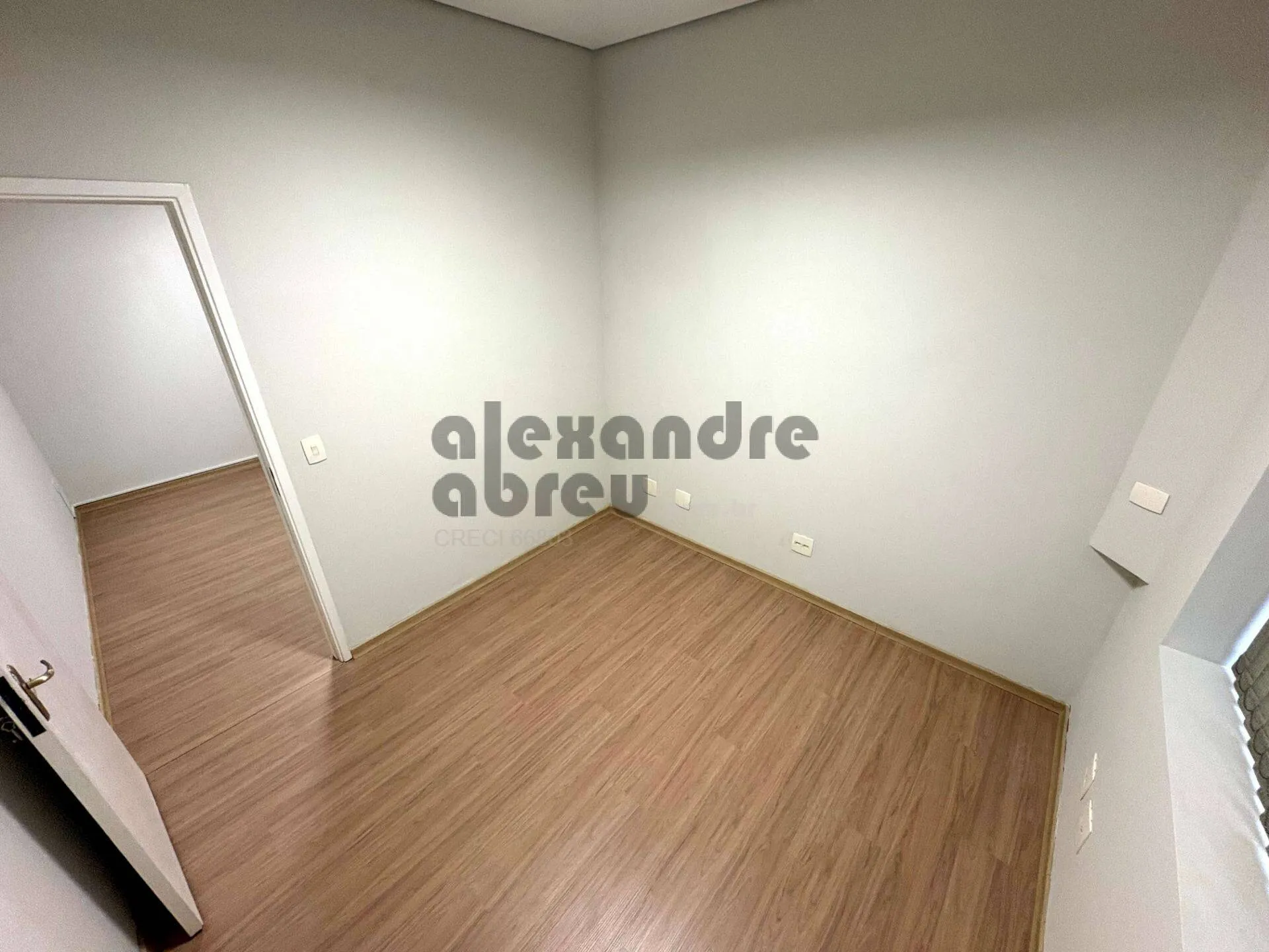 Imagem Aluga-se escritório comercial de 30 m² com 2 salas em Edifício no Morumbi