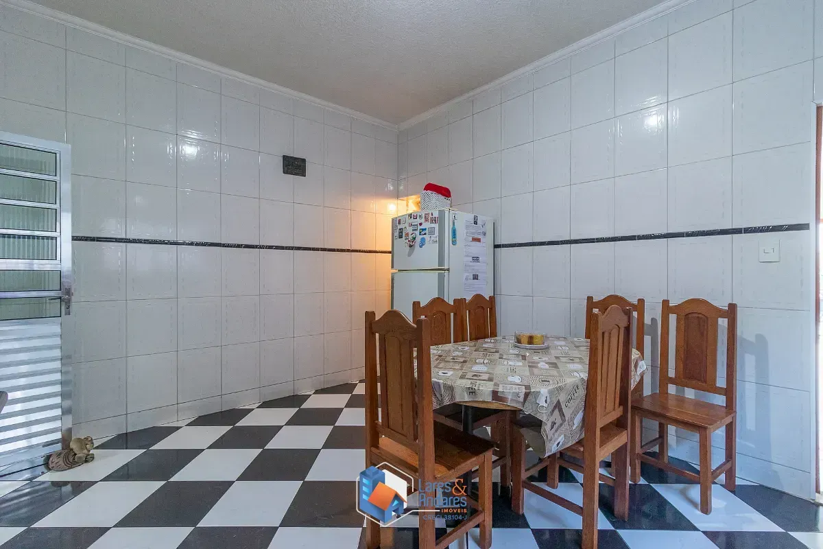 Imagem Sobrado para venda em Chácara Inglesa com 4 quartos, sendo 1 suíte, 181m²