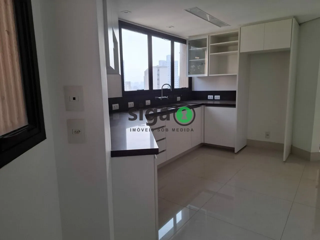 Imagem Apartamento com suítes e 4 vagas para venda, 244 m² -Vila Susana - Edifício: Cambridge Park