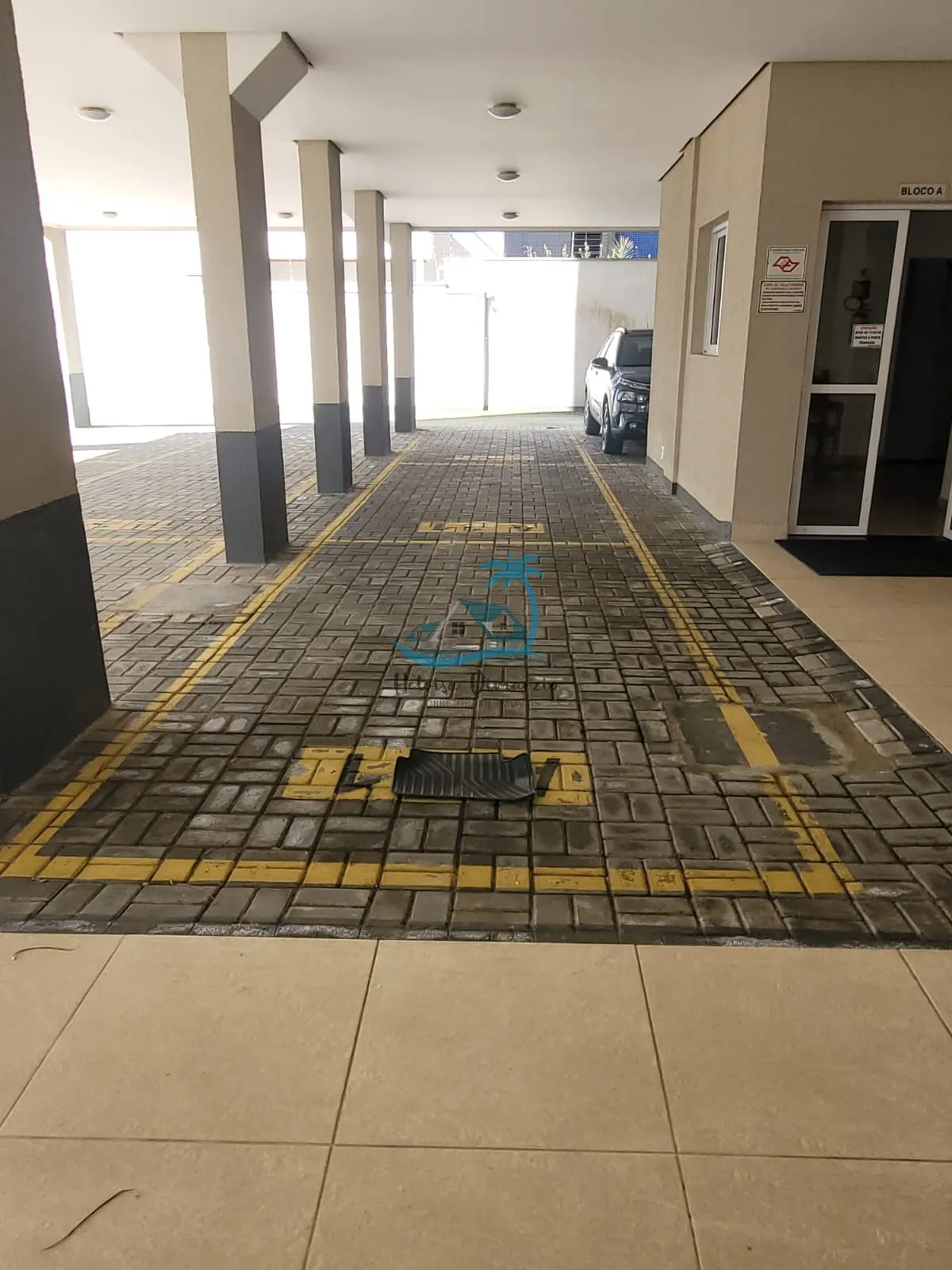 Imagem Maravilhoso apartamento com garagem coberta para 3 carros a poucos metros da orla do Itaguá em Ubatuba.