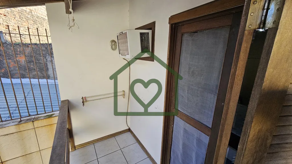 Imagem Casa no Bairro Santo Antônio com 167 m², 4 Dormitórios e 2 Suítes em Rua Tranquila 
Localizada n...