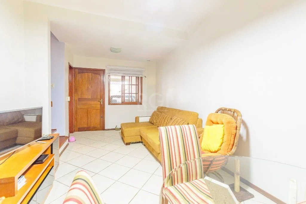 Imagem Casa 160m² - 3 dormitórios, 1 suíte, churrasqueira, terraço e 2 vagas de garagem no Guarujá