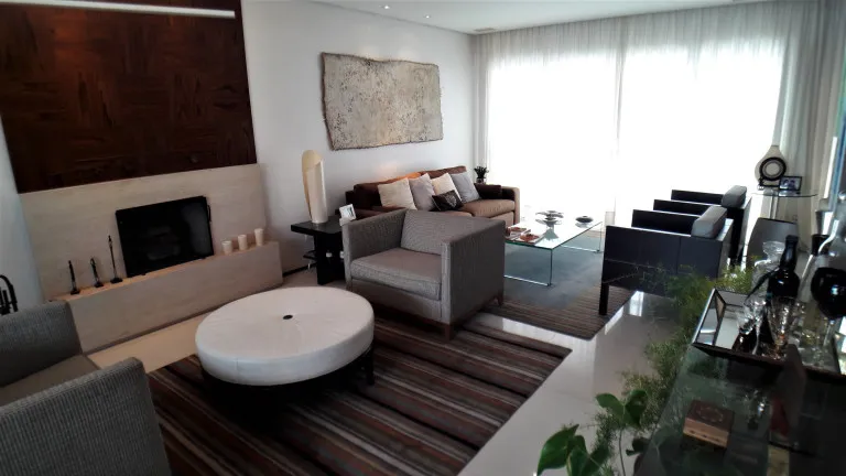 Foto do imóvel Apartamento com 3 Quartos à Venda, 248 m² em Vila Suzana - São Paulo