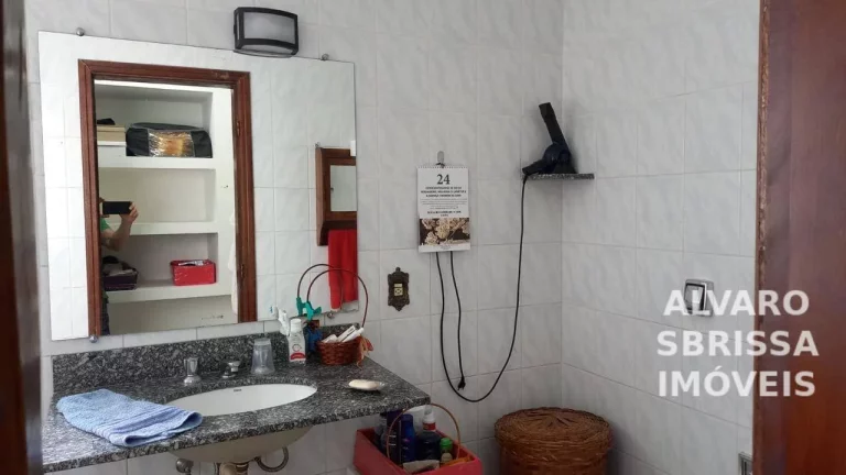 Imagem Casa Espaçosa com 3 Quartos, Suíte, Churrasqueira e Garagem para 4 Carros – Conforto e Praticidade para Sua Família!