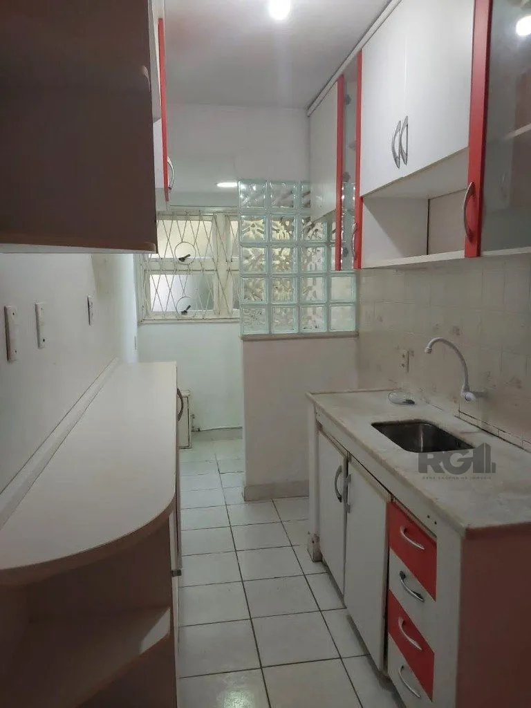 Imagem Vende-se apartamento 2 dorm com vaga, sacada com churrasqueira - 64m² - Partenon