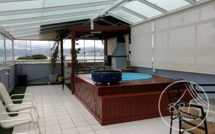 Imagem Vendo excelente apartamento com terraço e piscina, totalmente plano em excelente localização a 200 metros da Beira mar do Estreito Florianópolis SC co