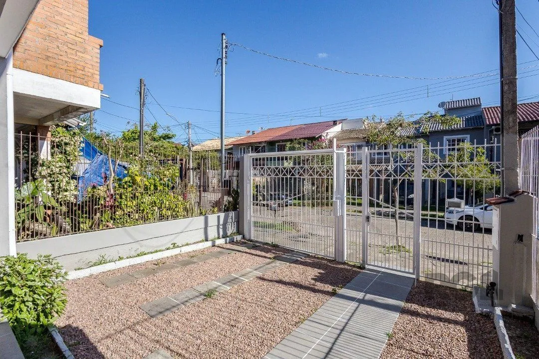 Imagem Casa 103m² - 3 dormitórios, 1 suíte, piscina, 2 vagas no bairro Hípica