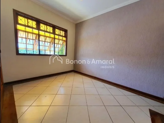 Imagem Ampla casa térrea para locação, com 3 dormitórios sendo 1 suíte, armários embutidos e ventilad...