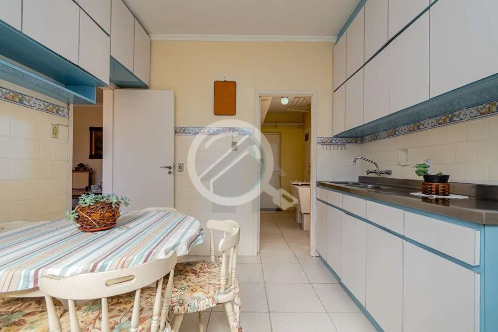 Imagem Este apartamento no andar alto e com seus 103m² iluminado, bem ventilado e uma vista incrível em t...