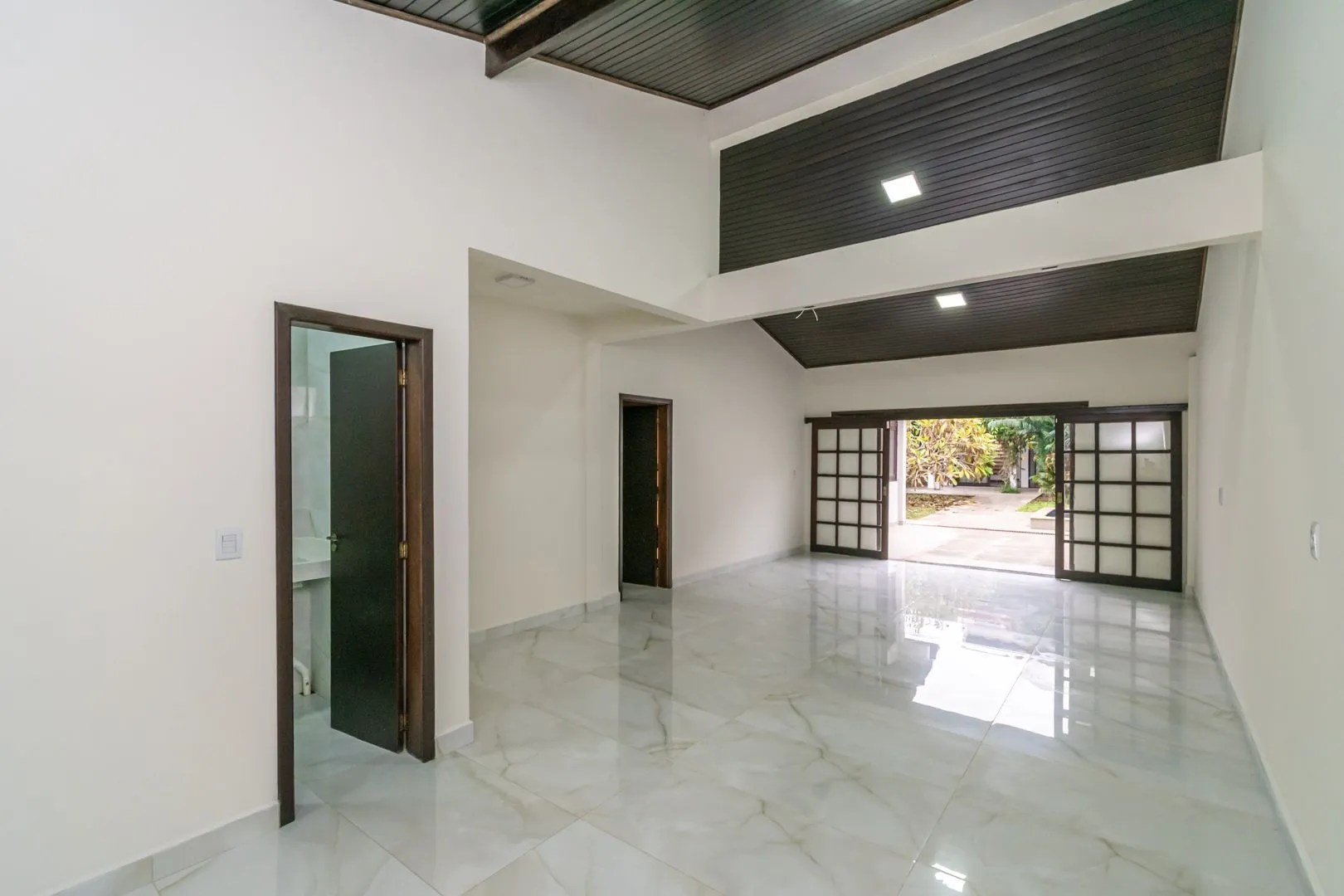 Imagem Casa sobrado no bairro Cristal de 3 dormitórios e 3 vagas DESOCUPADA