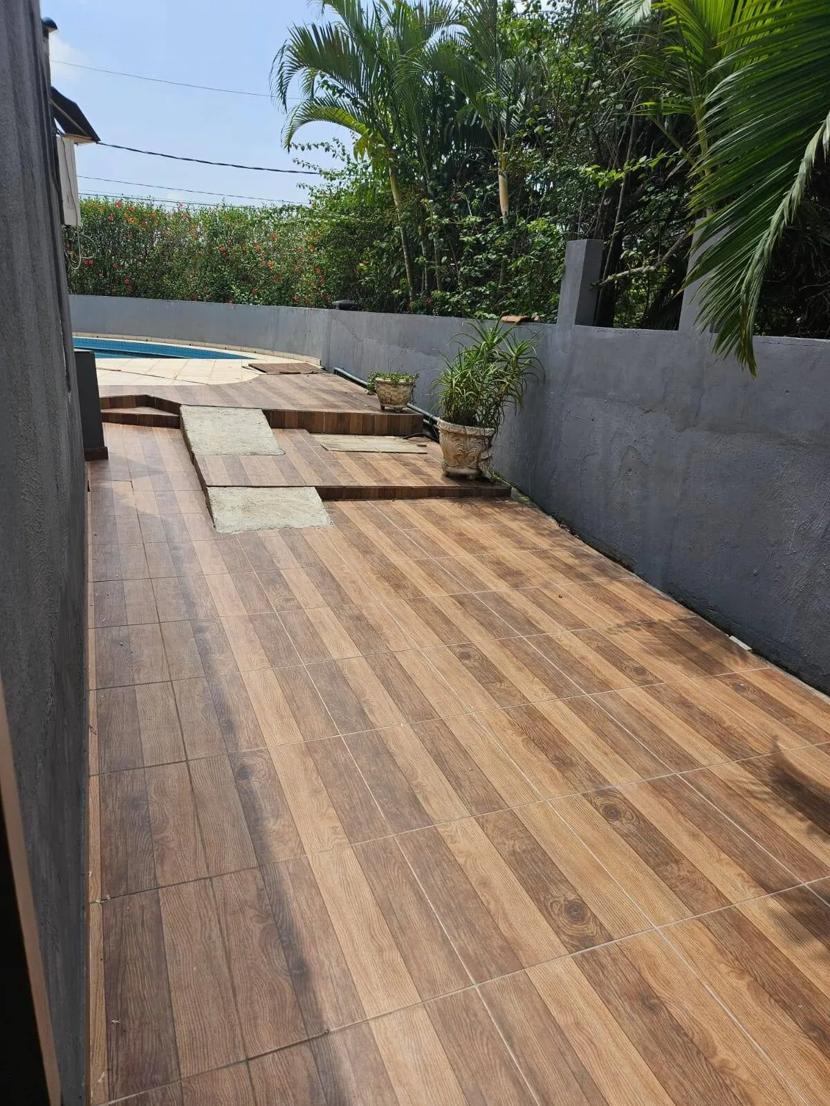 Imagem Linda Casa Nova em Higienópolis - 700m² de Terreno, 4 Suítes e Área de Lazer Completa