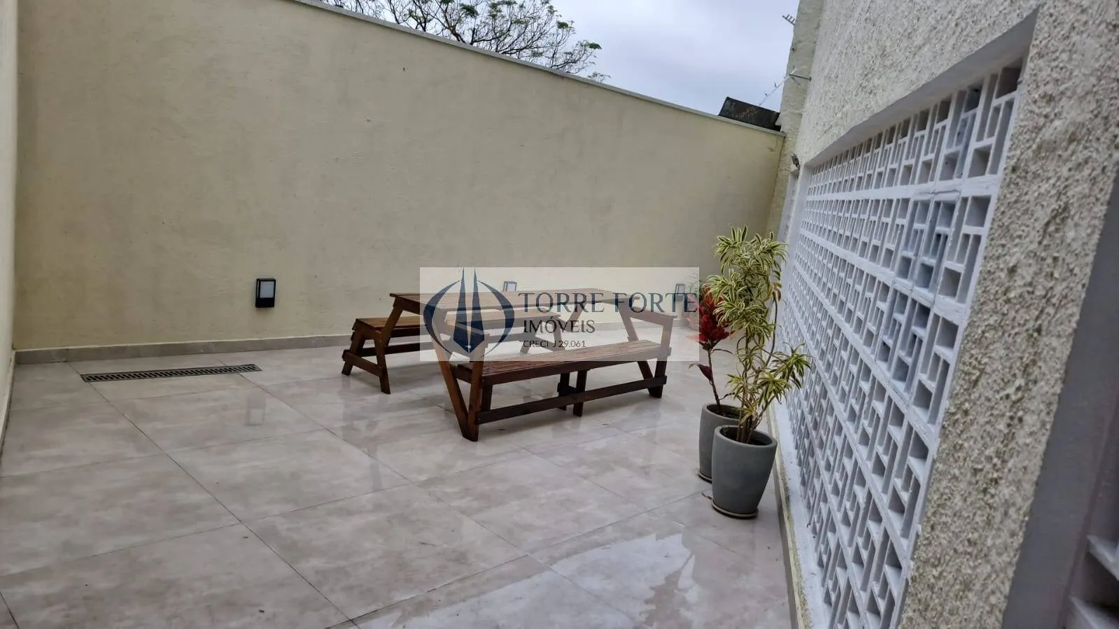 Imagem Apartamento com 2 dormitórios, 1 vaga , Varanda na Vila Ema.