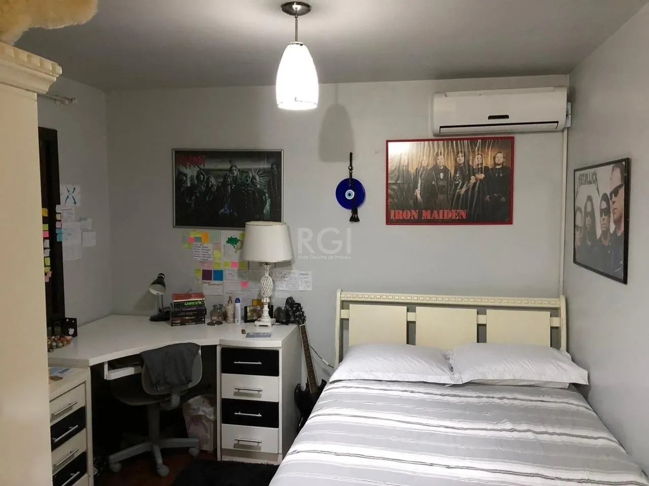 Imagem Sobrado para Venda - 295.24m², 3 dormitórios, sendo 3 suites, 2 vagas - Canela