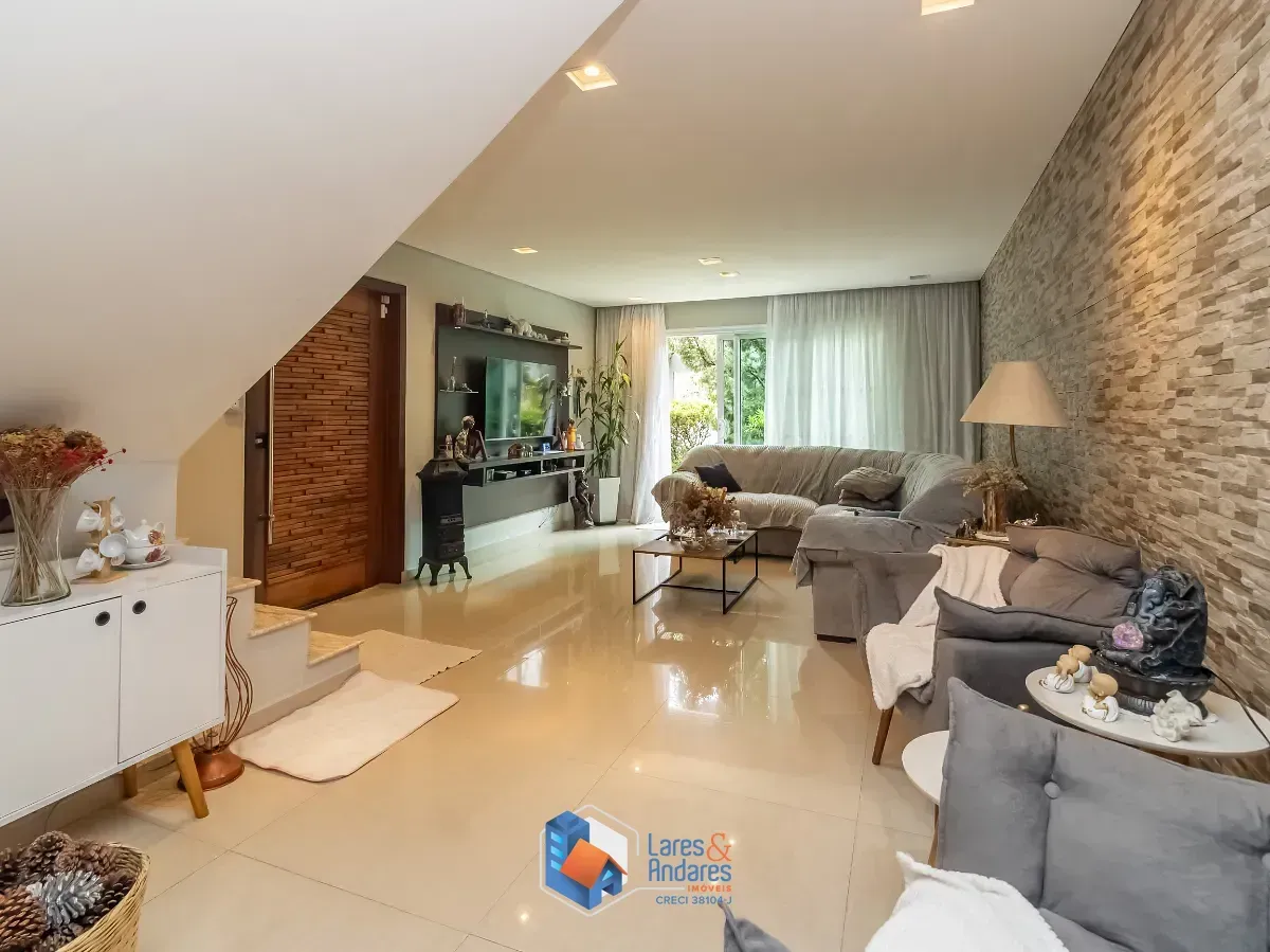 Imagem Sobrado para venda em Jaraguá com 3 quartos, sendo 3 suítes, 335m²
