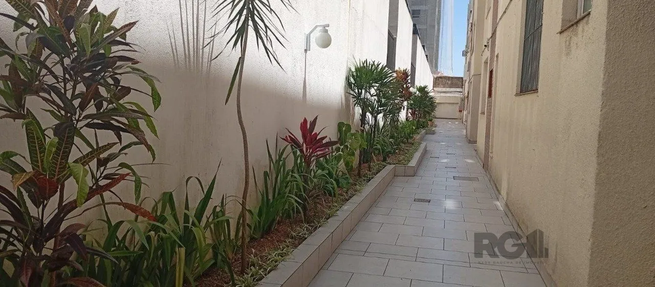 Apartamento 2 dormitórios , terreno elevado, lateral, bairro cidade baixa- Porto