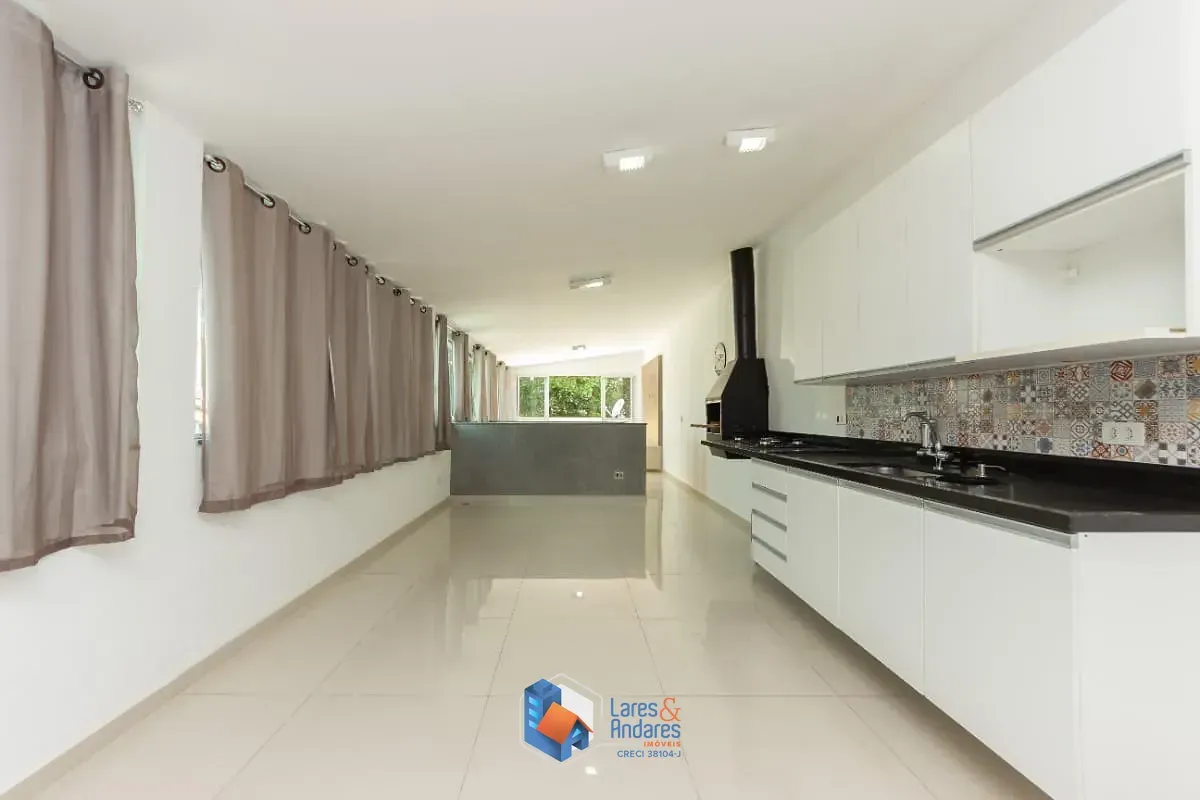 Imagem Sobrado para venda em Vila Palmeiras com 3 quartos, sendo 3 suítes, 240m²