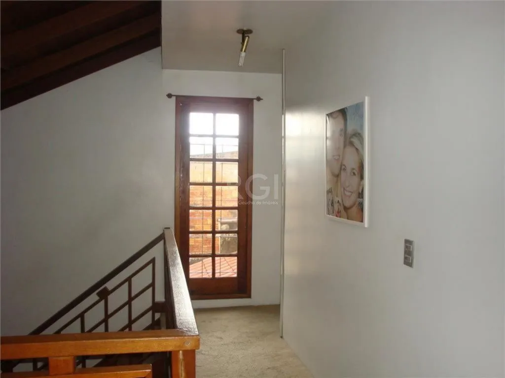 Imagem Casa para Venda - 240m², 4 dormitórios, sendo 1 suites, 4 vagas - Nonoai