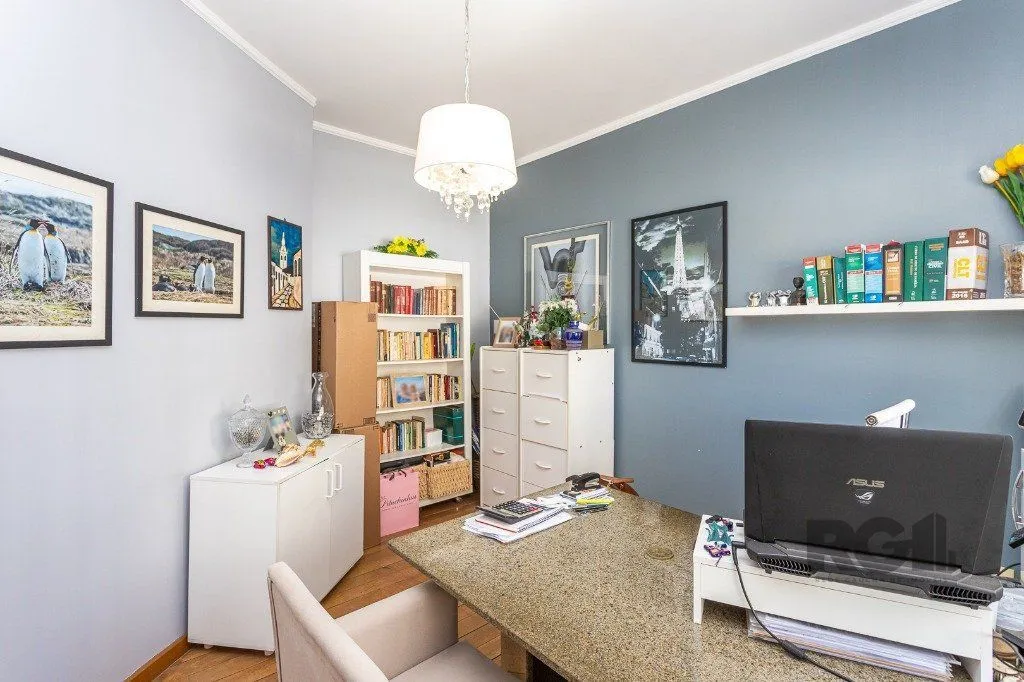 Imagem casa sobrado no Alto Petrópolis de 5 dormitórios e 3 vagas