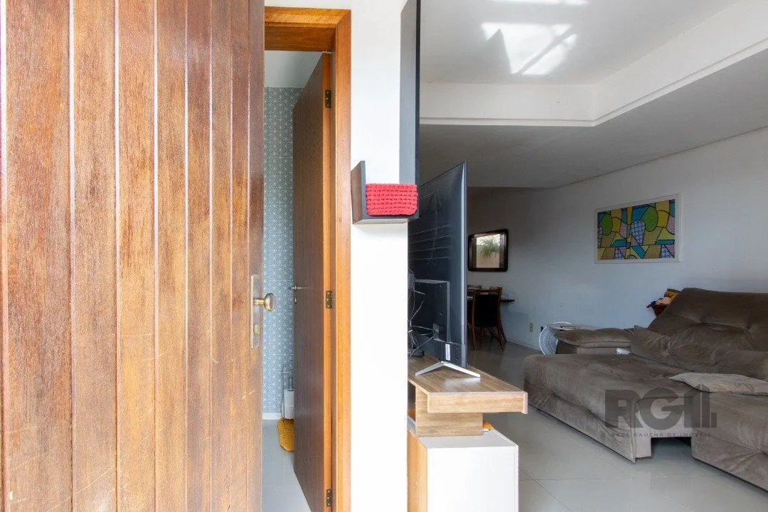 Imagem Excelente oportunidade de casa à venda em condomínio fechado no Reserva Guarujá, localizado na Avenida da Serraria em Porto Alegre.