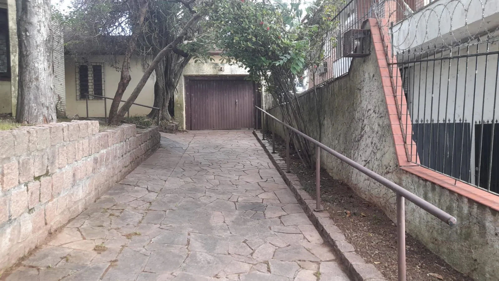 Imagem Terreno à venda no bairro Menino Deus em Porto Alegre, com 15,50 X 31,00