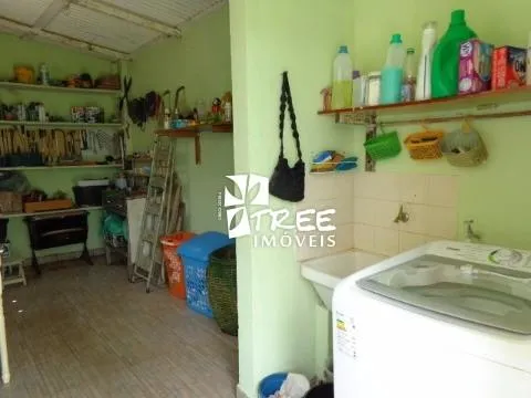 Imagem VENDA DE CHÁCARA NO COPACO, EM ARUJÁ/SP, A/T de 1.700m², A/C 150m², 3 dorm, sala com lareira, espaço c/ churrasqueira, pomar e 10 vagas. CONSULTE-NOS.