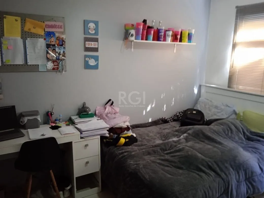 Imagem Casa para Venda - 140m², 5 dormitórios, 2 vagas - Cavalhada, Porto Alegre
