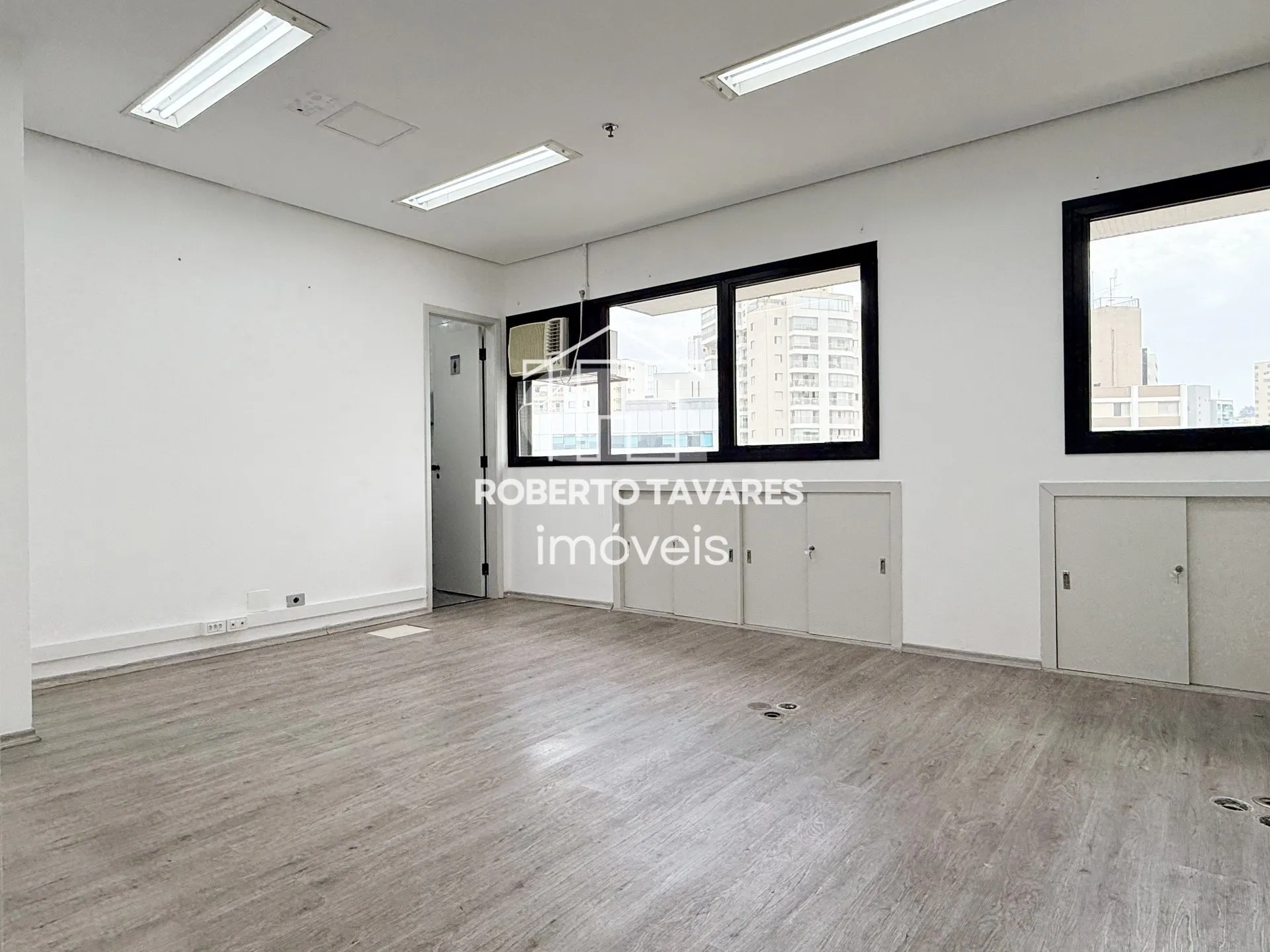 Imagem Prédio monousuário, com 11 andares, 1723m² de área útil, 4032m² de área total, 33 vagas de garagem.