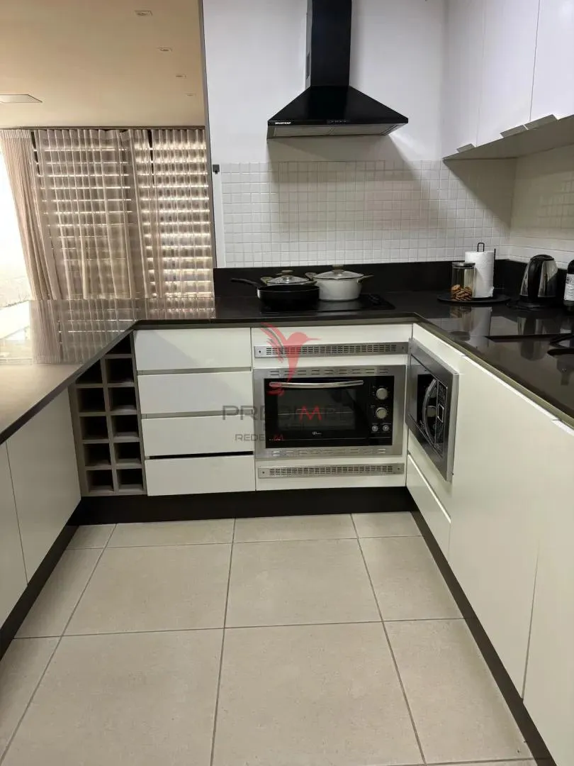 Imagem Casa de Alto Padrão em Piçarras - Jacuzzi Privativa, 3 Suites, Área Gourmet, 4 Vagas