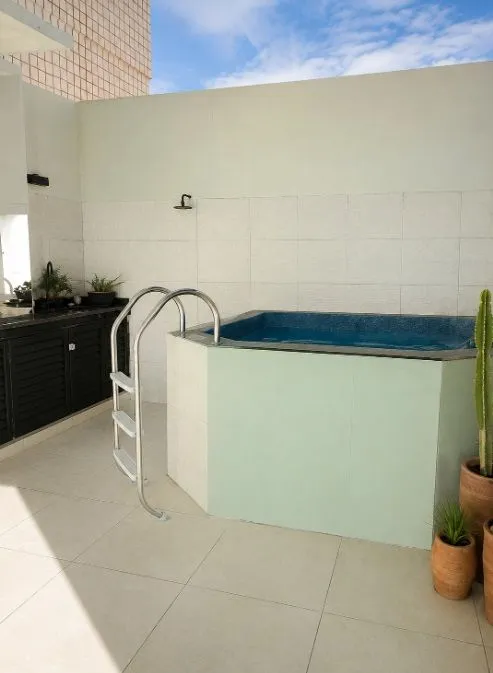 Imagem Cobertura de alto padrão com 182 m², 3 quartos, jacuzzi, churrasqueira privativa e localização privilegiada em Intermares.