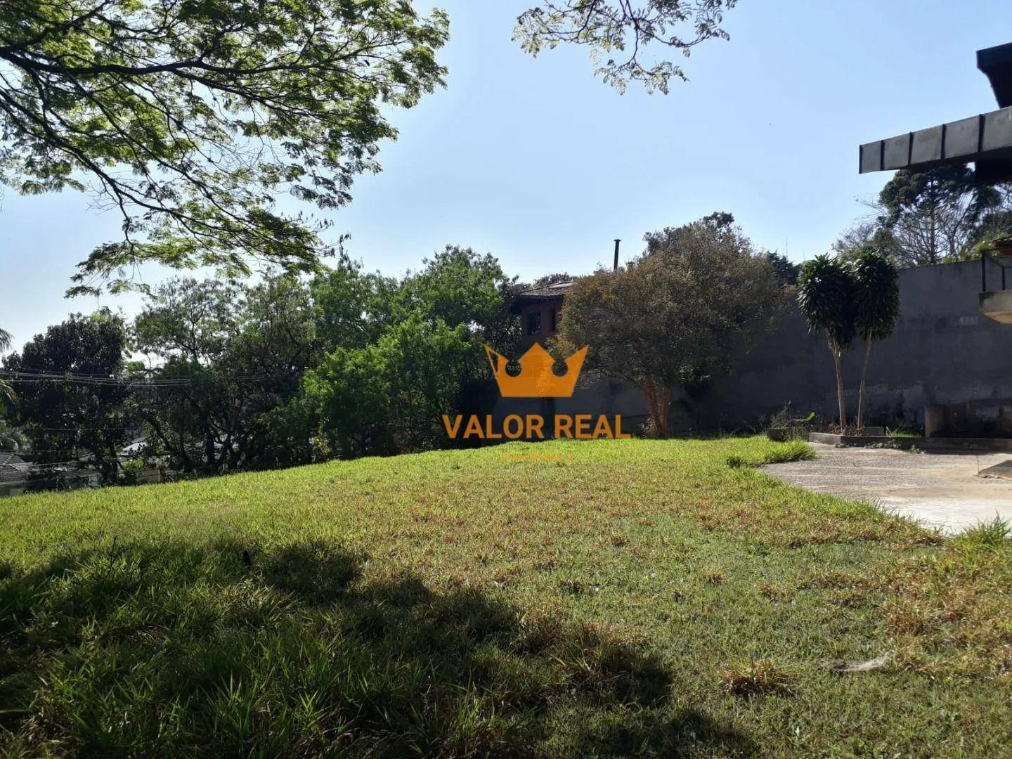 Imagem Magnifica casa em construção de alto padrão, possuindo 3.005m e mais 796m de área construida , possuindo um excelente design.