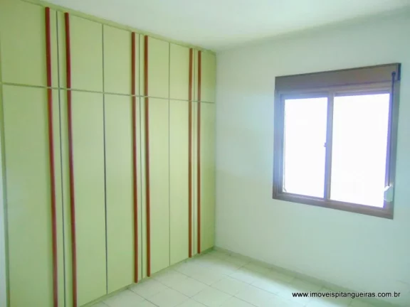 Imagem Praia de Pitangueiras, 50 metros da praia, local nobre, amplo apartamento com 03 dormitórios sendo 01 suíte