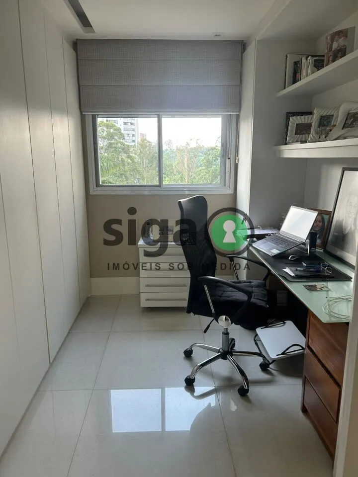 Imagem Apartamento á Venda com 200 m2, 4 dormitórios e 3 vagas, no Panamby