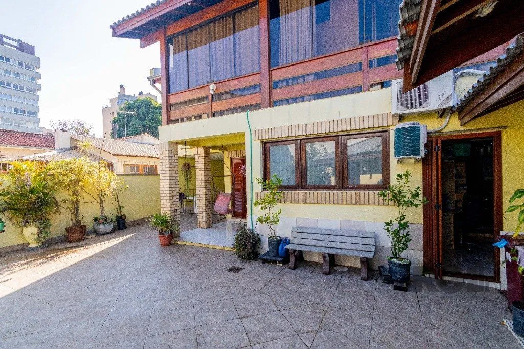 Imagem Casa de 4 dormitórios 304m² no bairro Jardim Lindóia