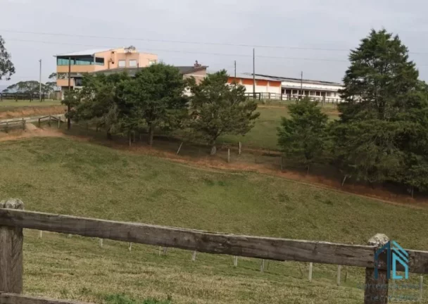 Imagem Sítio/Haras com 52,00 área e 3.000m² área construída, Barracões, 6 casas de funcionários, 29 cocheiras, em Tijucas do Sul - PR