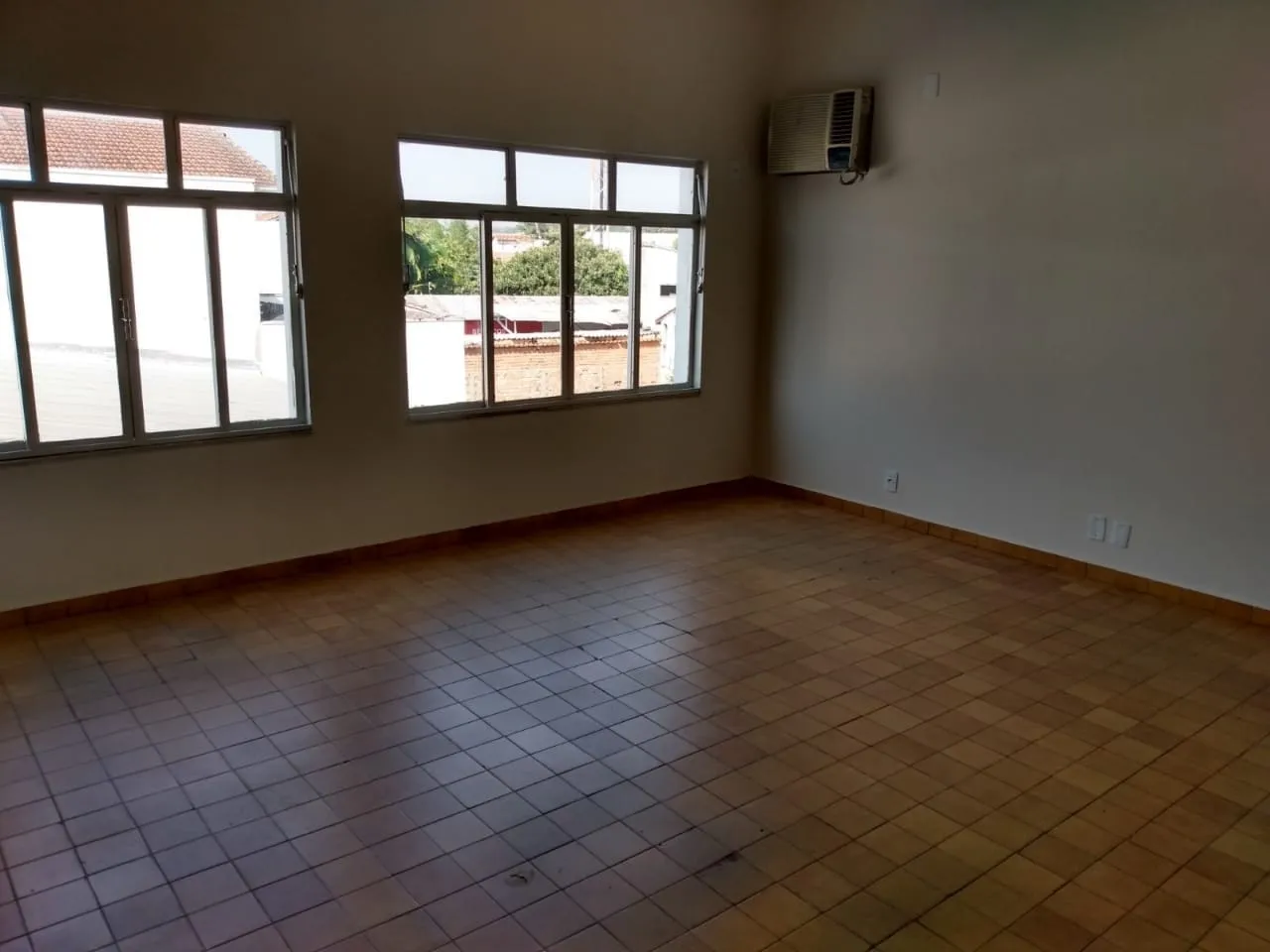 Imagem Comercial para Locação 200M², Chácara Galega, Pindamonhangaba - SP | SALAS COMERCIAIS