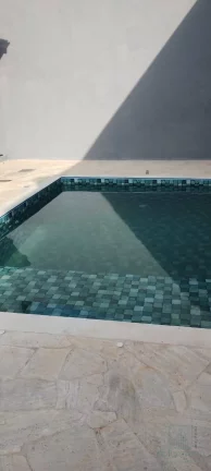 Imagem Casas Térreas com Piscina à Venda por 750 mil C/108 m²