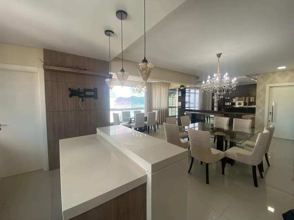 Imagem Apartamento com vista para o mar à venda com 190m2 por R$ 3.690.000,00