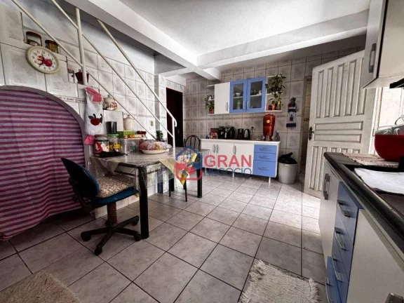 Imagem Casa com 3 dormitórios à venda no Pinheirinho