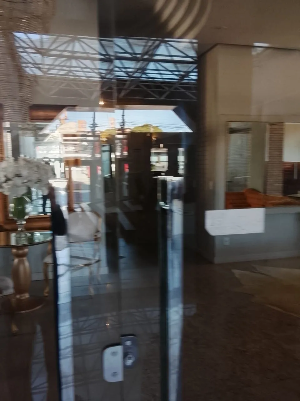 Imagem Excelente 2D C/Suíte e vaga coberta Três Figueiras - Porto Alegre