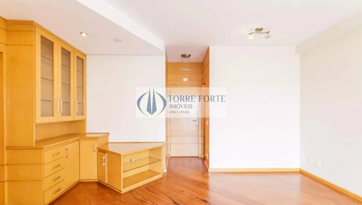 Imagem Lindo apartamento com 3 dormitórios, 2 vagas e varanda em Moema