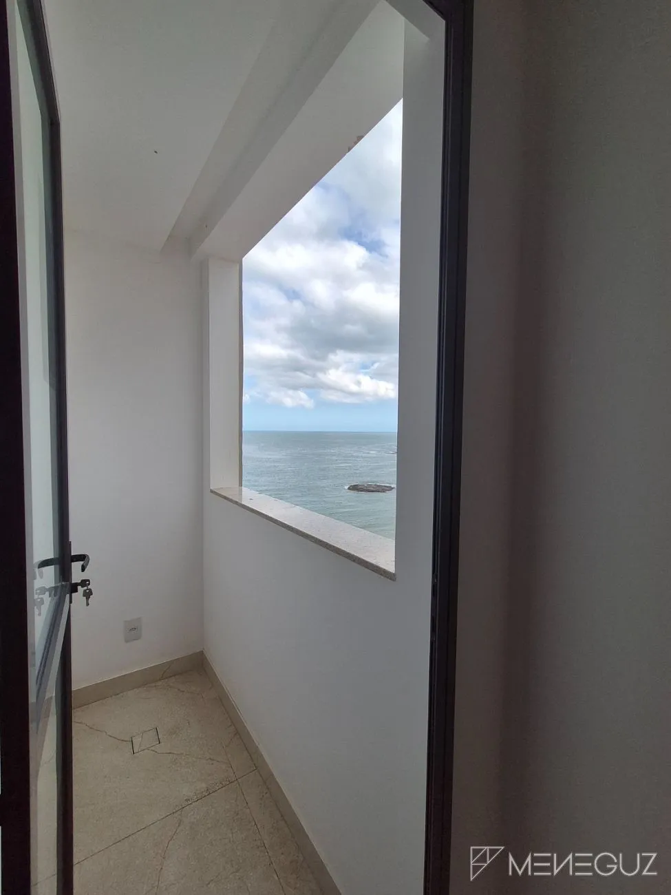 Imagem Apartamento 3 Quartos na Beira Mar da Praia do Morro - Prédio Novo com Lazer na Cobertura