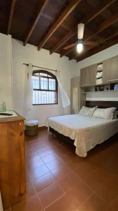 Imagem Sobrado 5 dormitórios 6 vagas no canto do forte