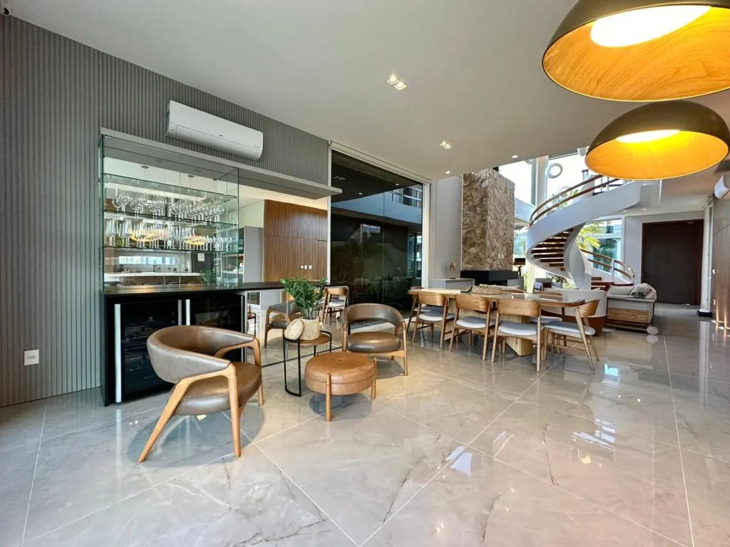 Imagem Casa em Condominio 5 Dormitórios - Bairro --