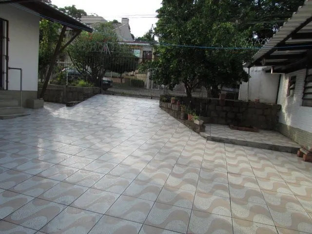 Imagem Casa térrea, com 3 dormitórios, 1 suíte, no bairro Nonoai.