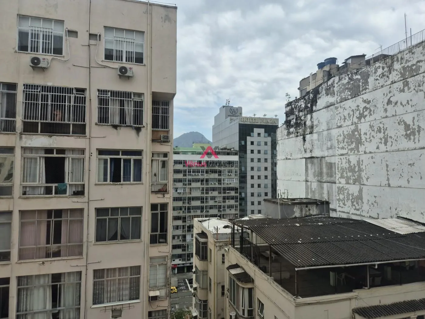 Imagem Apartamento para Venda em Rio de Janeiro, Leme, 2 dormitórios, 1 banheiro, 1 vaga