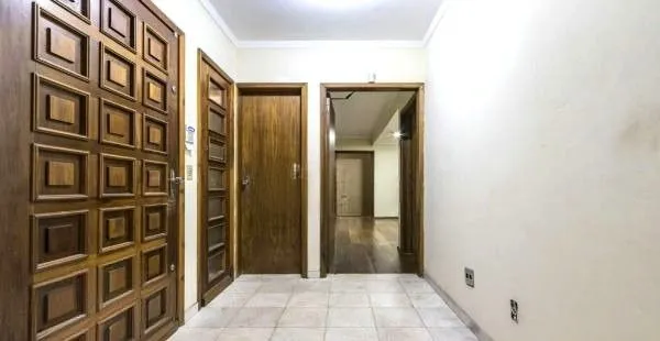 Imagem Casa sobrado no bairro Auxiliadora de 5 dormitórios e 4 vagas