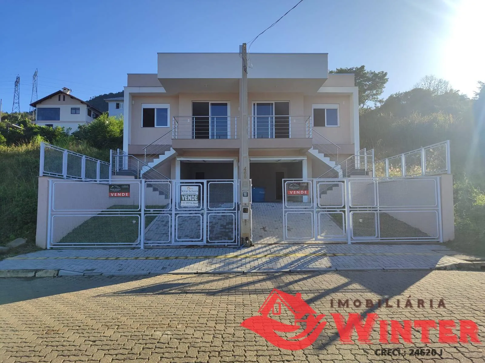 Sobrado novo com 99,00m² próximo a escola Tiradentes em Vale Real.
