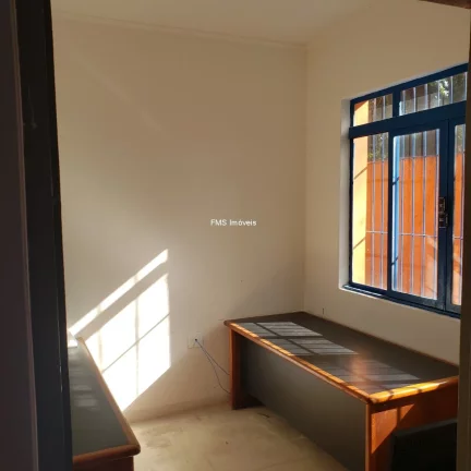 Imagem Casa Comercial para Locação: 8 salas, 2 banheiros, 4 vagas de garagem, 500m² na melhor localização do Campo Limpo, São Paulo-SP.