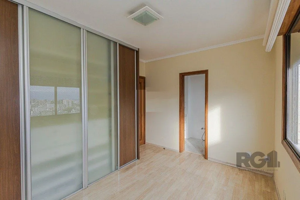 Imagem Vende-se excelente apartamento 3 quartos c/ suíte, 2 vagas, living com lareira, sacada e churrasqueira - 97m² - Auxiliadora
